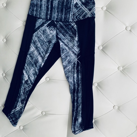 Lululemon Athletica white/ black Capri leggings - Picture 6 of 10